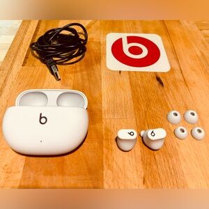 Beats White Wireless Earbuds